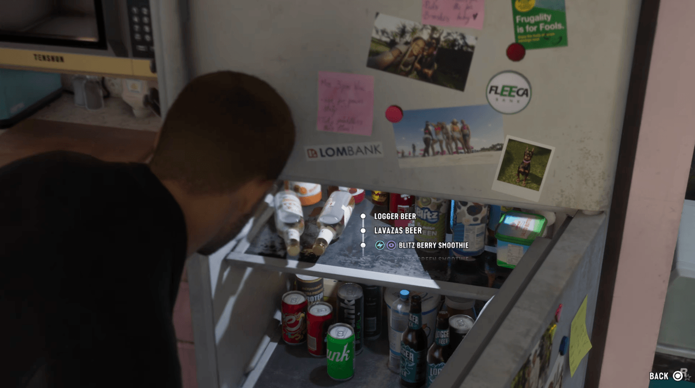 Zrzut ekranu z Extended Look GTA 6 z Jasonem sięgającym po piwo